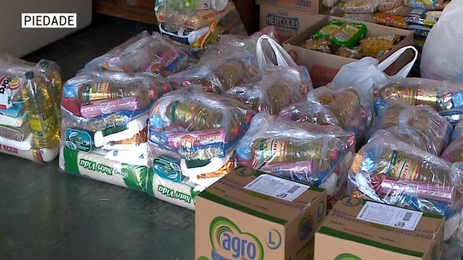 Família de Piedade cria varal solidário para arrecadar alimentos TV