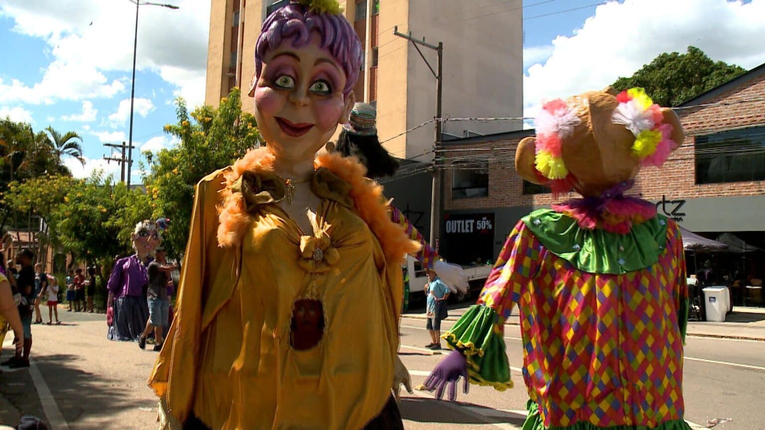 Bonecões ganham as ruas de Salto nesta terça feira TV Sorocaba