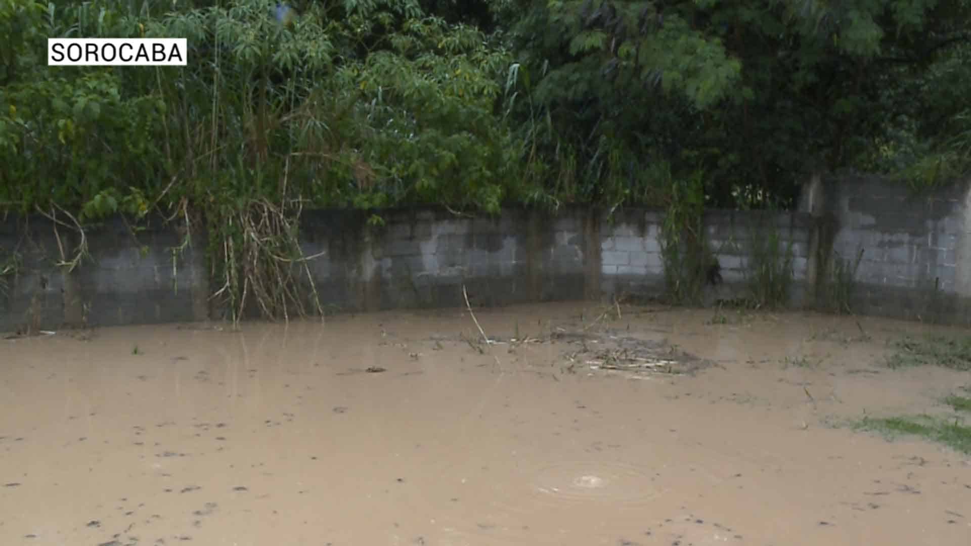 Chuva forte causa alagamentos em Sorocaba