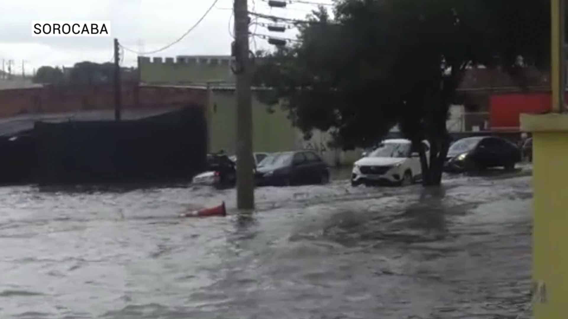 Chuva causa estragos em Sorocaba