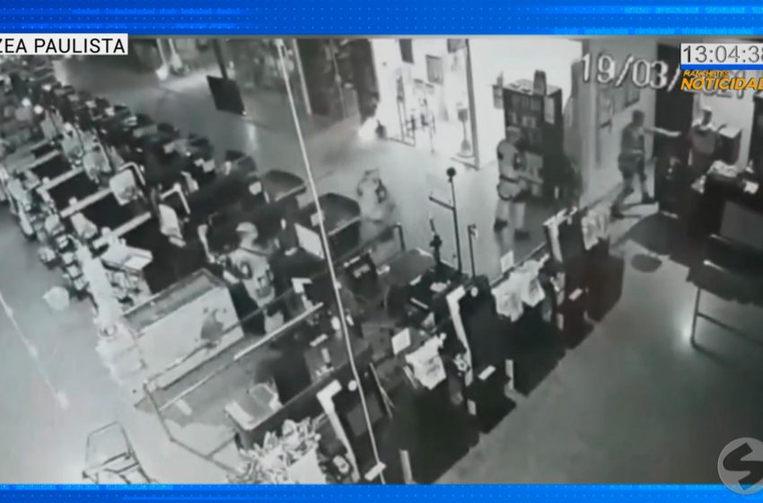 Homens são presos por tentativa de assalto em supermercado