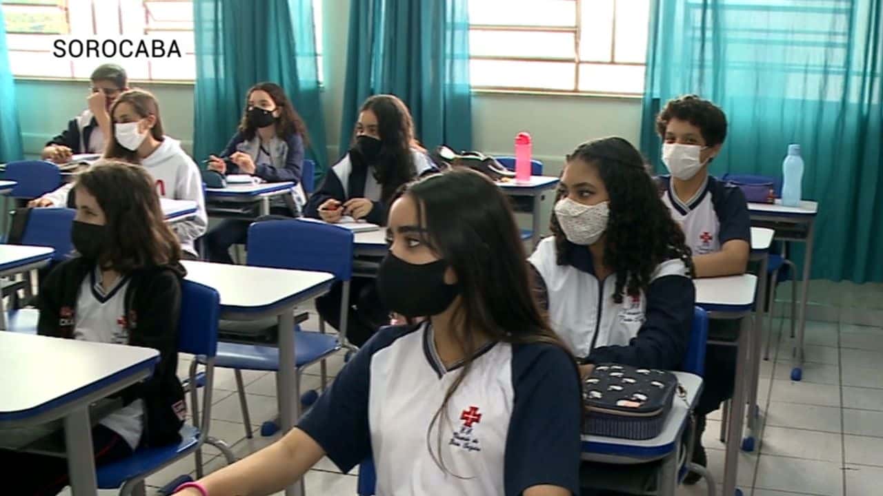 Alunos da rede estadual retomam aulas 100% presenciais