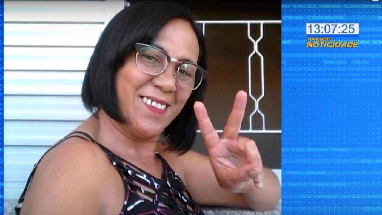 Uma mulher de 51 anos aguarda uma cirurgia para a retirada de uma pedra no rim.