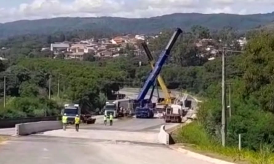 Trecho da Rodovia Raposo Tavares é interditado em Sorocaba