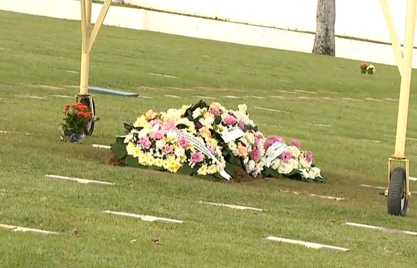  Corpos de adolescentes mortos em acidentes são enterrados em Sorocaba