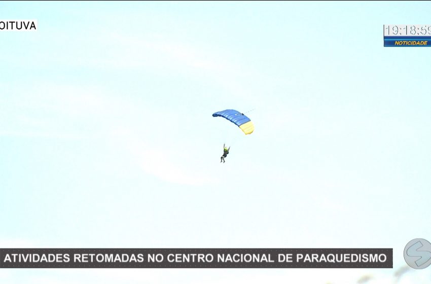  Saltos são retomados no Centro Nacional de Paraquedismo