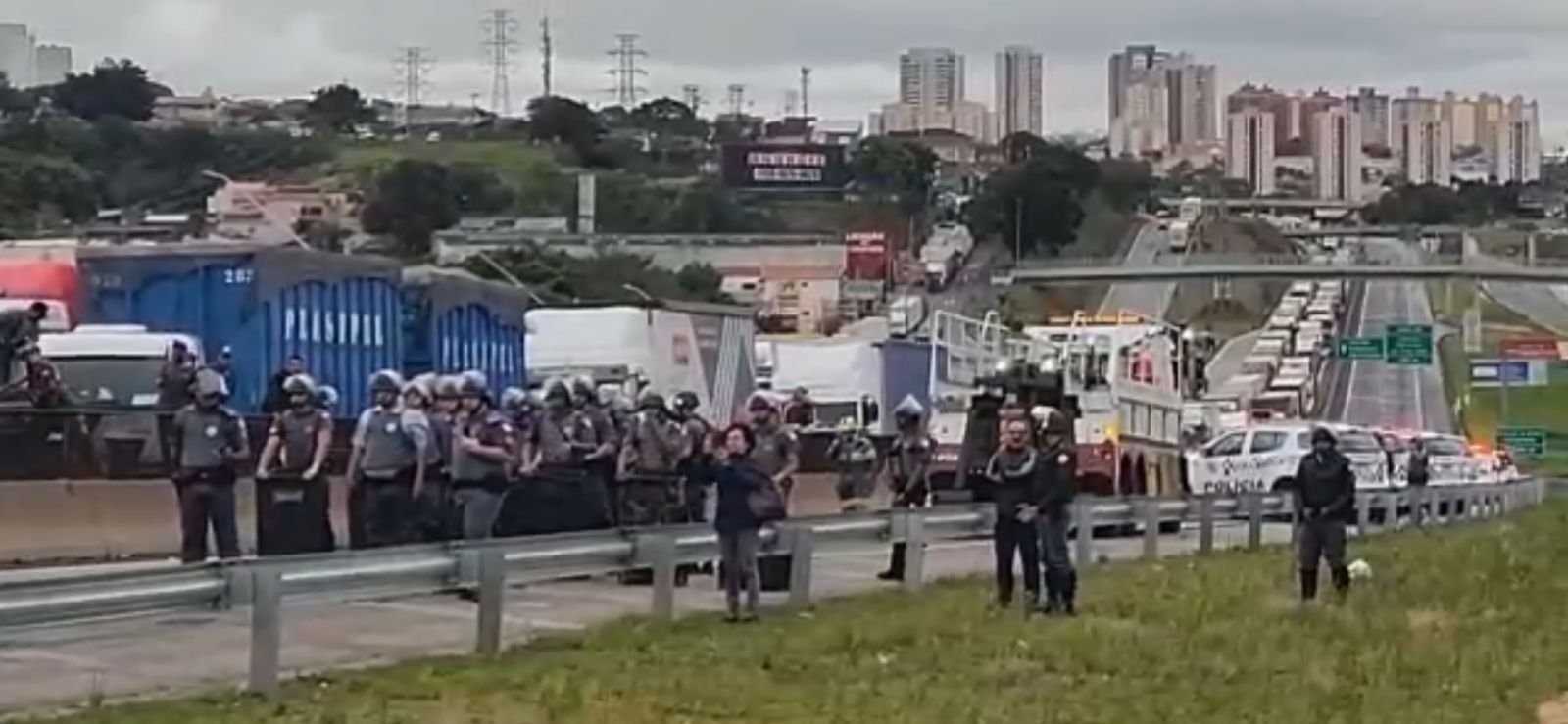 Tropa de choque vai à rodovia Anhanguera