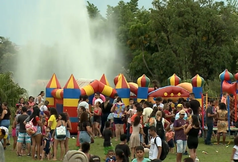 Festa de Natal reúne milhares de pessoas no Paço Municipal de Sorocaba