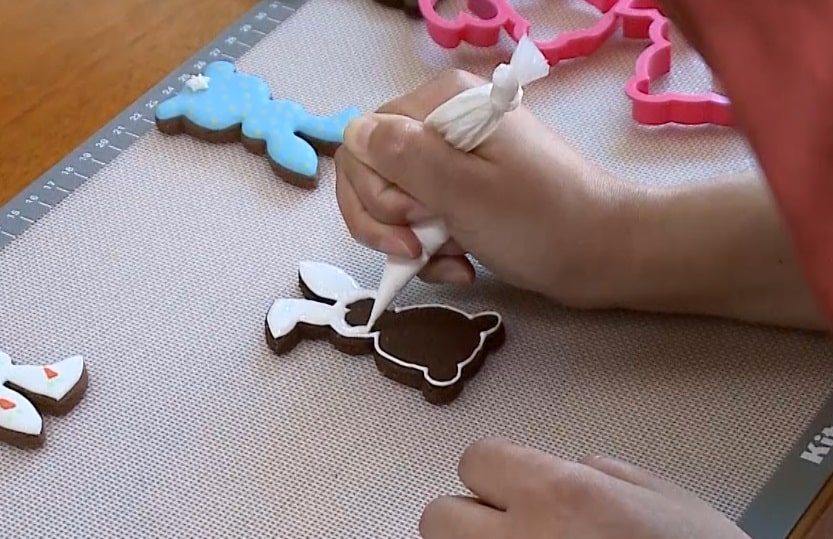 Biscoitos e chocolates criativos são alternativas para substituir o tradicional ovo de Páscoa