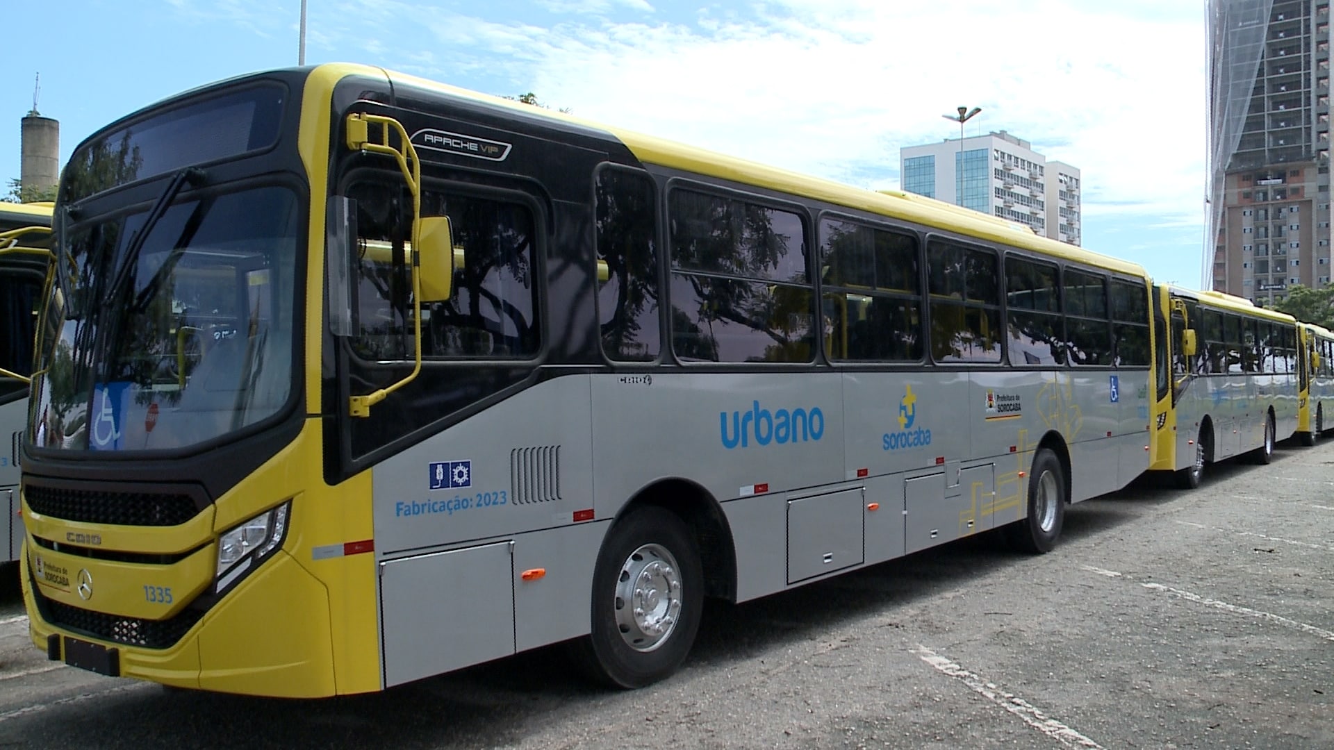 Mais de 30 ônibus novos passam a circular em 10 linhas