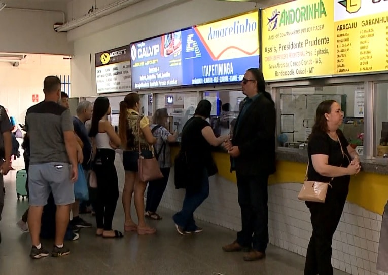 Rodoviárias registram grande movimento durante feriado