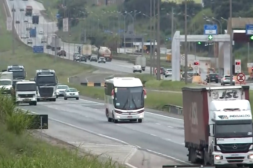 Fluxo de veículos nas rodovias da região deve aumentar durante feriado