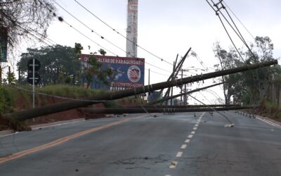 Chuva no feriado causa estragos na região