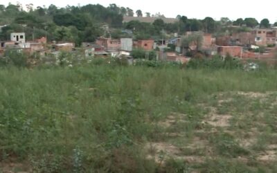 Moradores reclamam de campo de futebol abandonado em Sorocaba