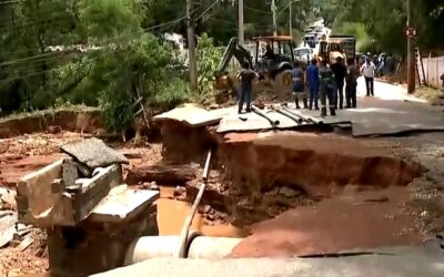 Moradores ficam ilhados após asfalto ceder com a chuva