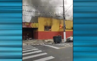 Incêndio destrói loja de utilidades em Itu