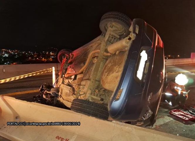 Motorista morre após perder controle de carro e capotar em rodovia de São Roque