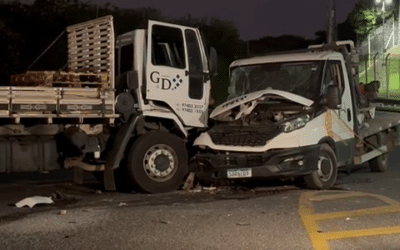 Acidente entre caminhão e utilitário deixa três feridos em Sorocaba