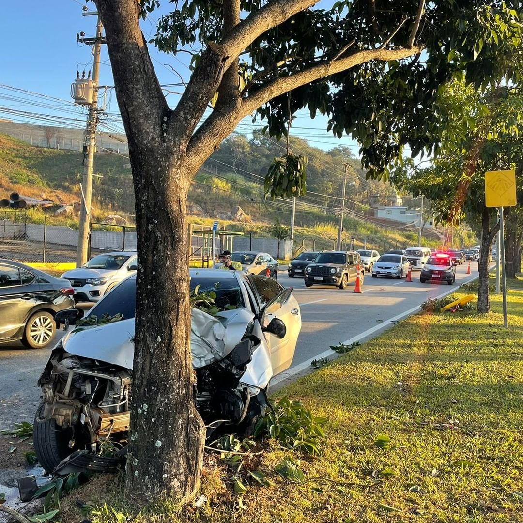 Acidente na Avenida Pereira Inácio deixa ferido em Sorocaba