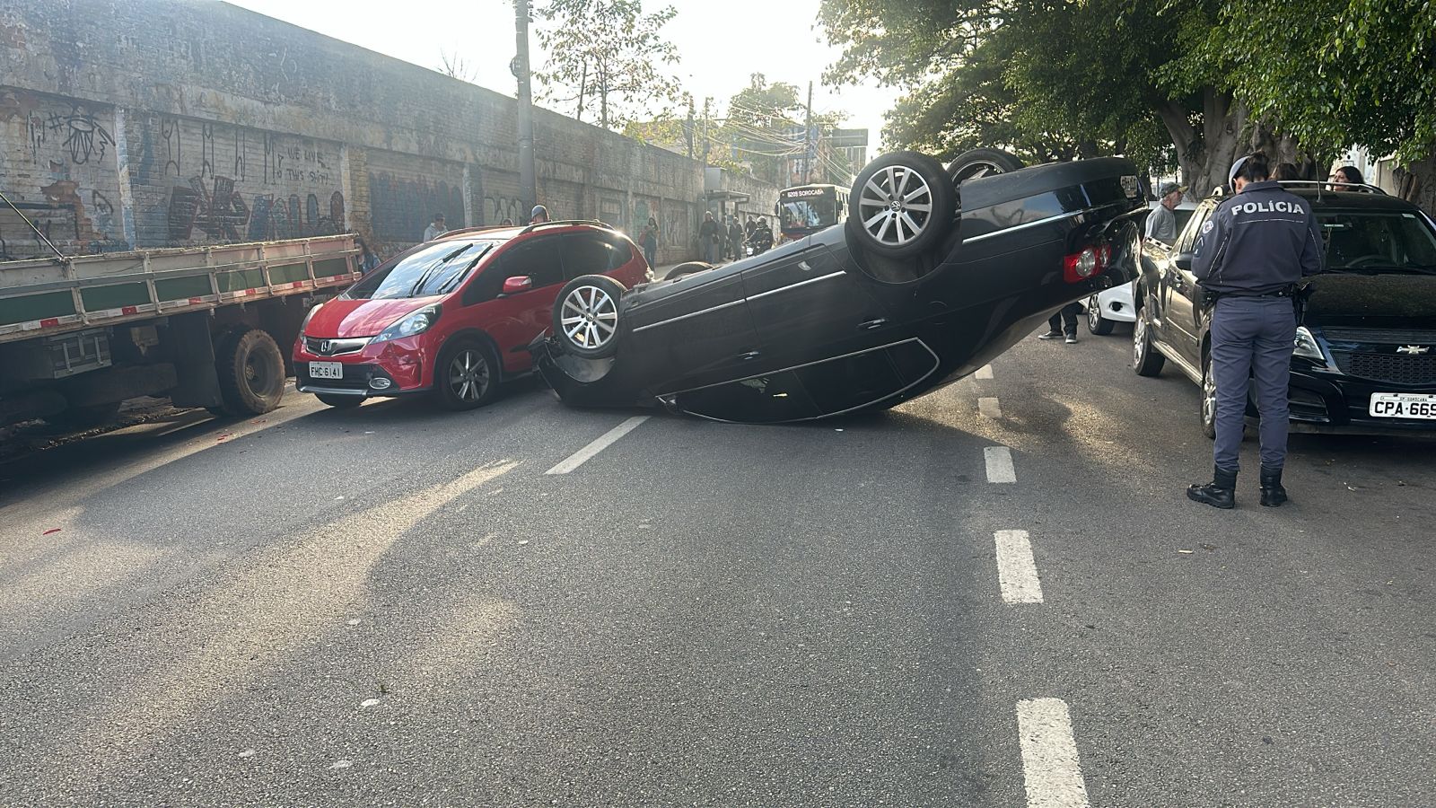 Acidente na Avenida São Paulo assusta motoristas em Sorocaba