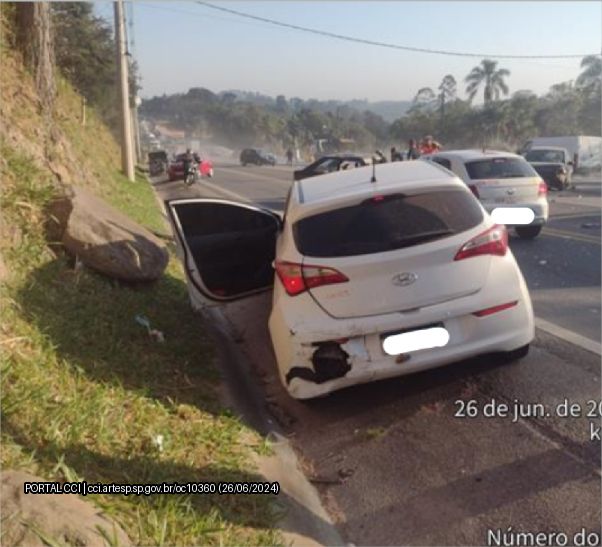 Acidente na Raposo Tavares em São Roque deixa dois feridos