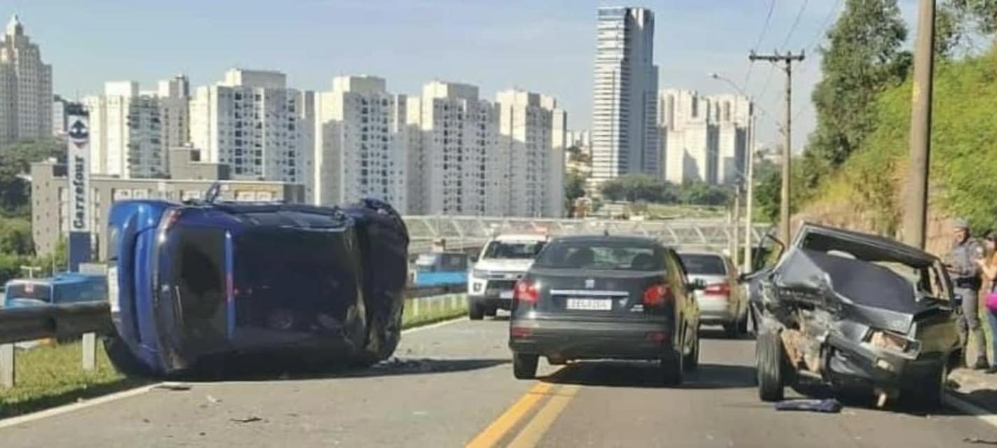 Colisão assusta motoristas na Marginal da Anhanguera em Jundiaí