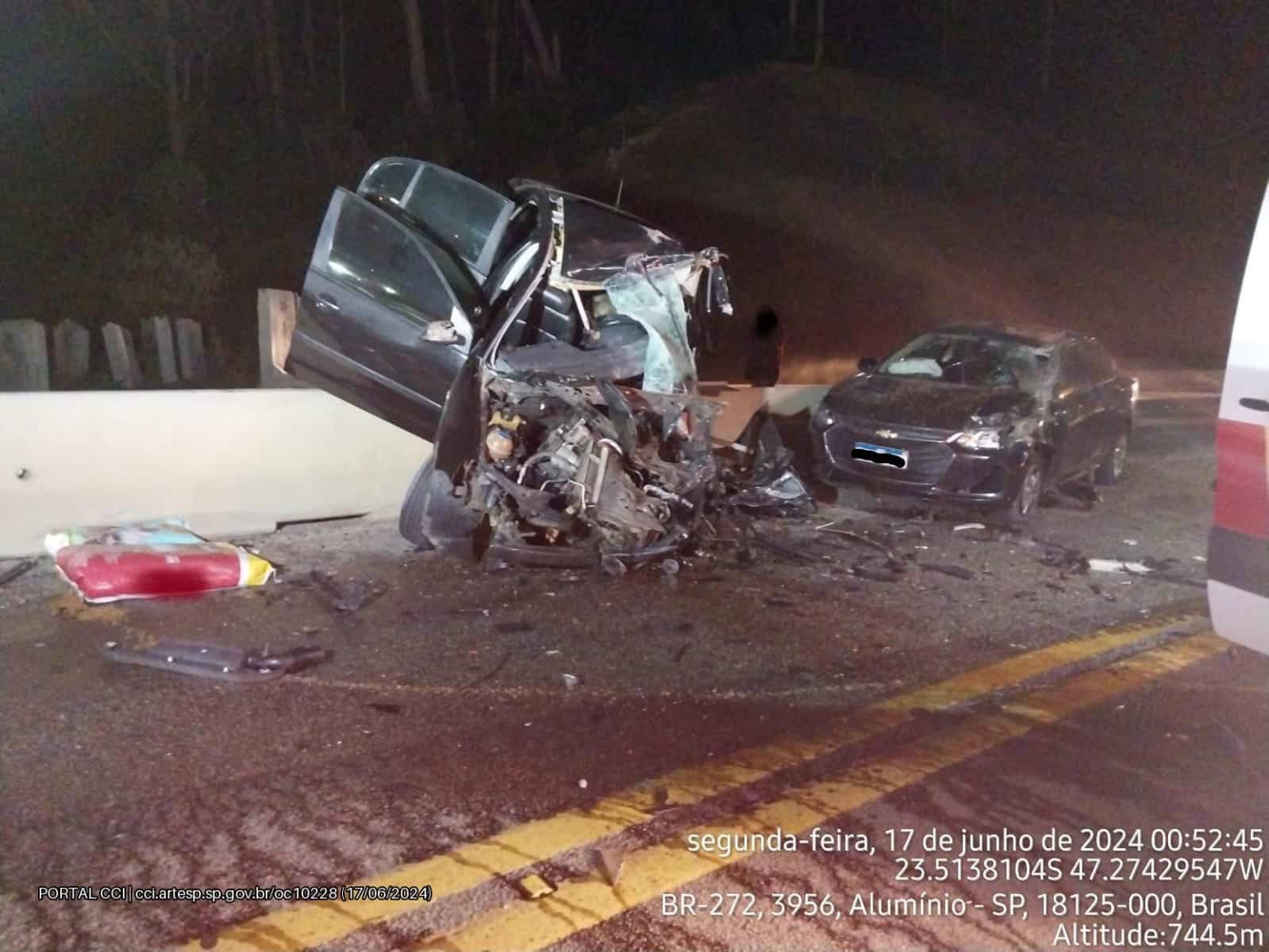 Duas pessoas morrem em grave acidente na Raposo Tavares