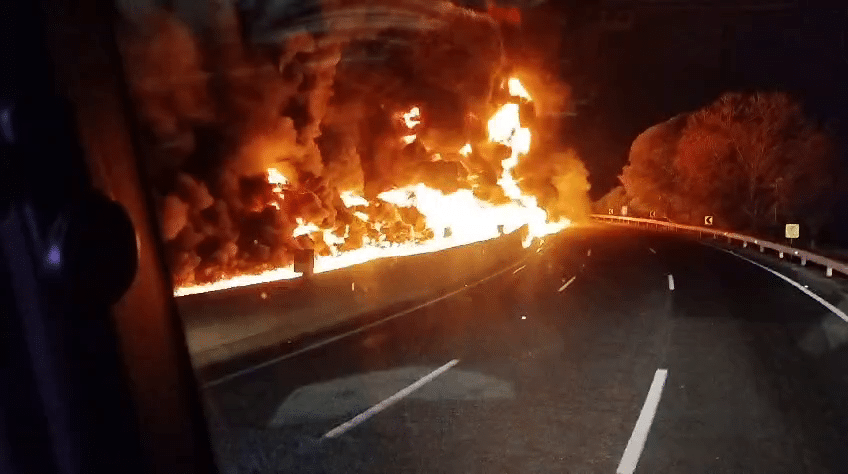 Incêndio em Itaberá após acidente com caminhão de resina