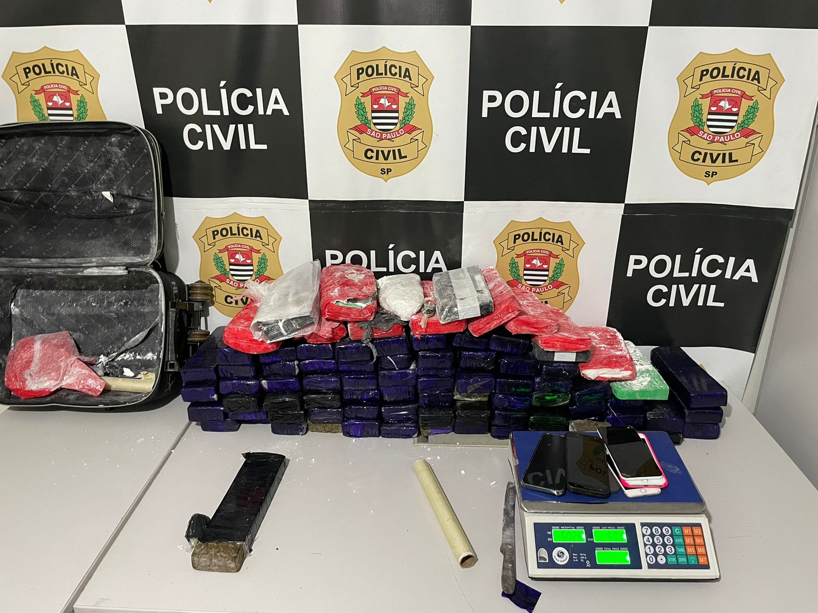 Tráfico de drogas em Salto: Trio é preso com mais de 80 tijolos de maconha e cocaína