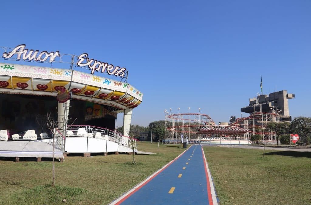 Estrutura da Festa Julina de Sorocaba começa a ser montada