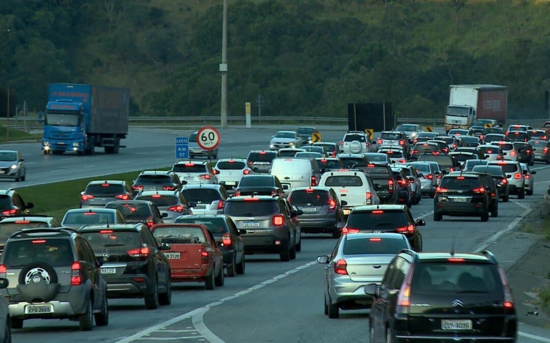 Rodovias da região têm fluxo intenso na volta do feriado prolongado