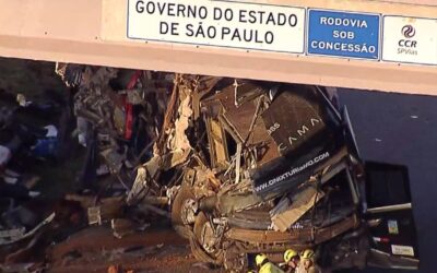 Motorista de ônibus envolvido em acidente em Itapetininga presta depoimento