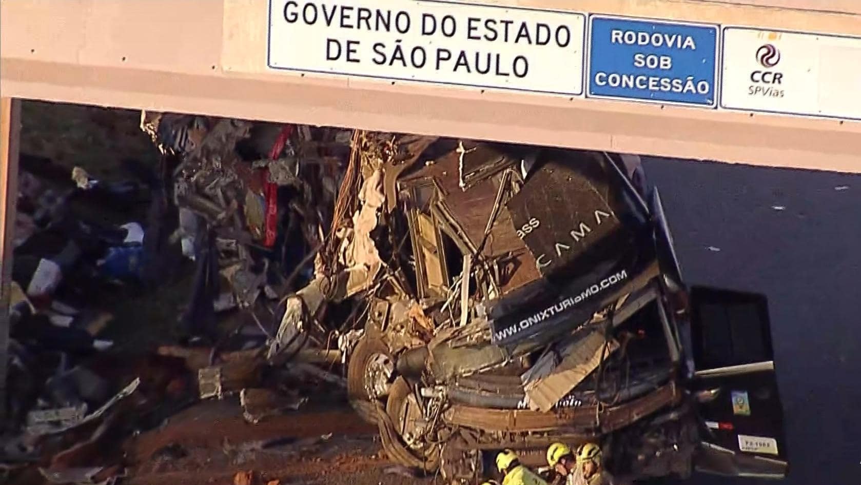 Motorista de ônibus envolvido em acidente em Itapetininga presta depoimento