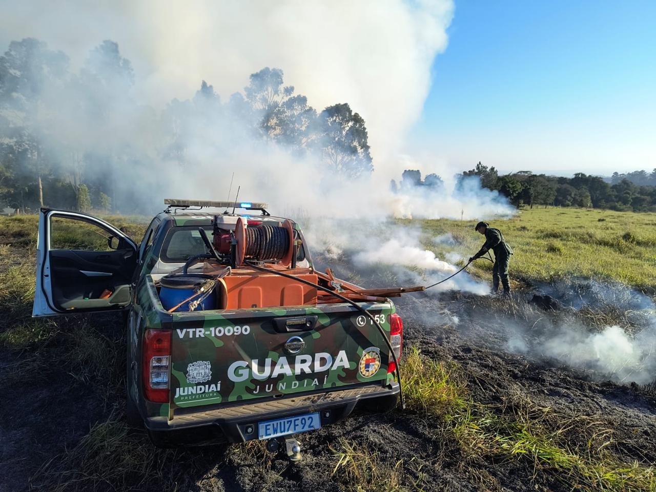 Incêndio em pasto em Jundiaí é controlado pela Divisão Florestal da GM