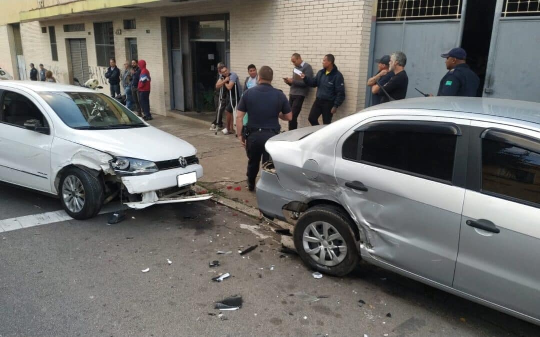 Motorista causa acidente em Jundiaí e colide com motos, ônibus e carros