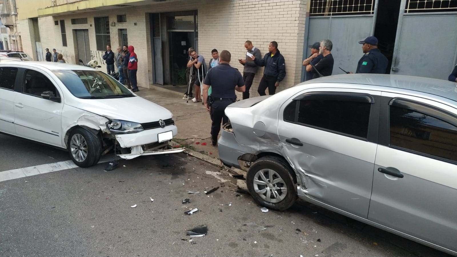 Motorista causa acidente em Jundiaí e colide com motos, ônibus e carros