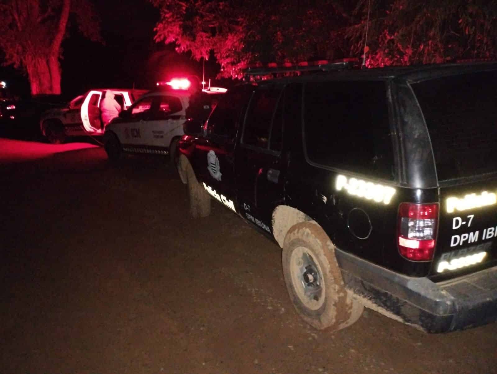 Imagem do carro de polícia no caso da morte da menina de 13 anos.