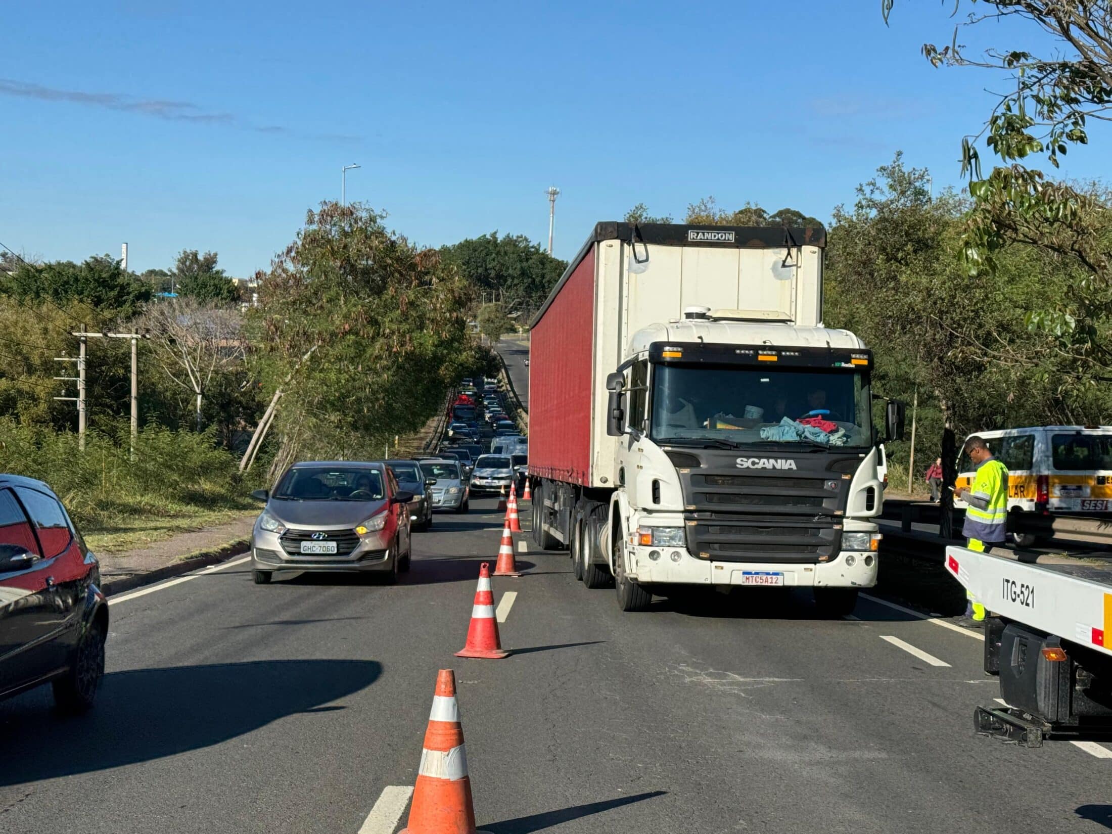 Acidente complica o trânsito na manhã desta segunda-feira em Sorocaba