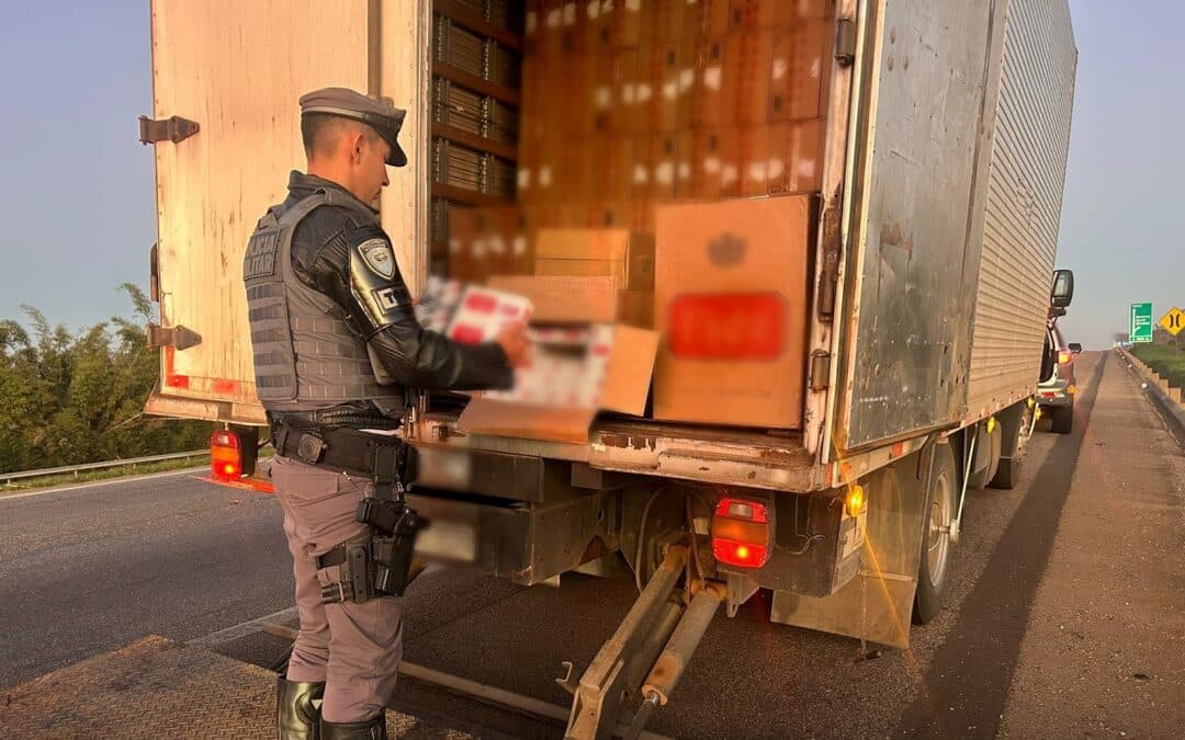 Polícia apreende 200 mil maços de cigarros contrabandeados em rodovia de Boituva