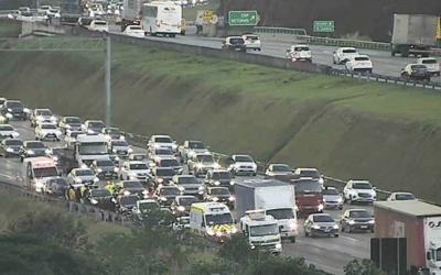 Engavetamento envolve sete veículos na Rodovia dos Bandeirantes em Jundiaí