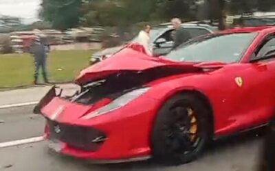 Ferrari colide com ônibus e causa lentidão na Castello Branco