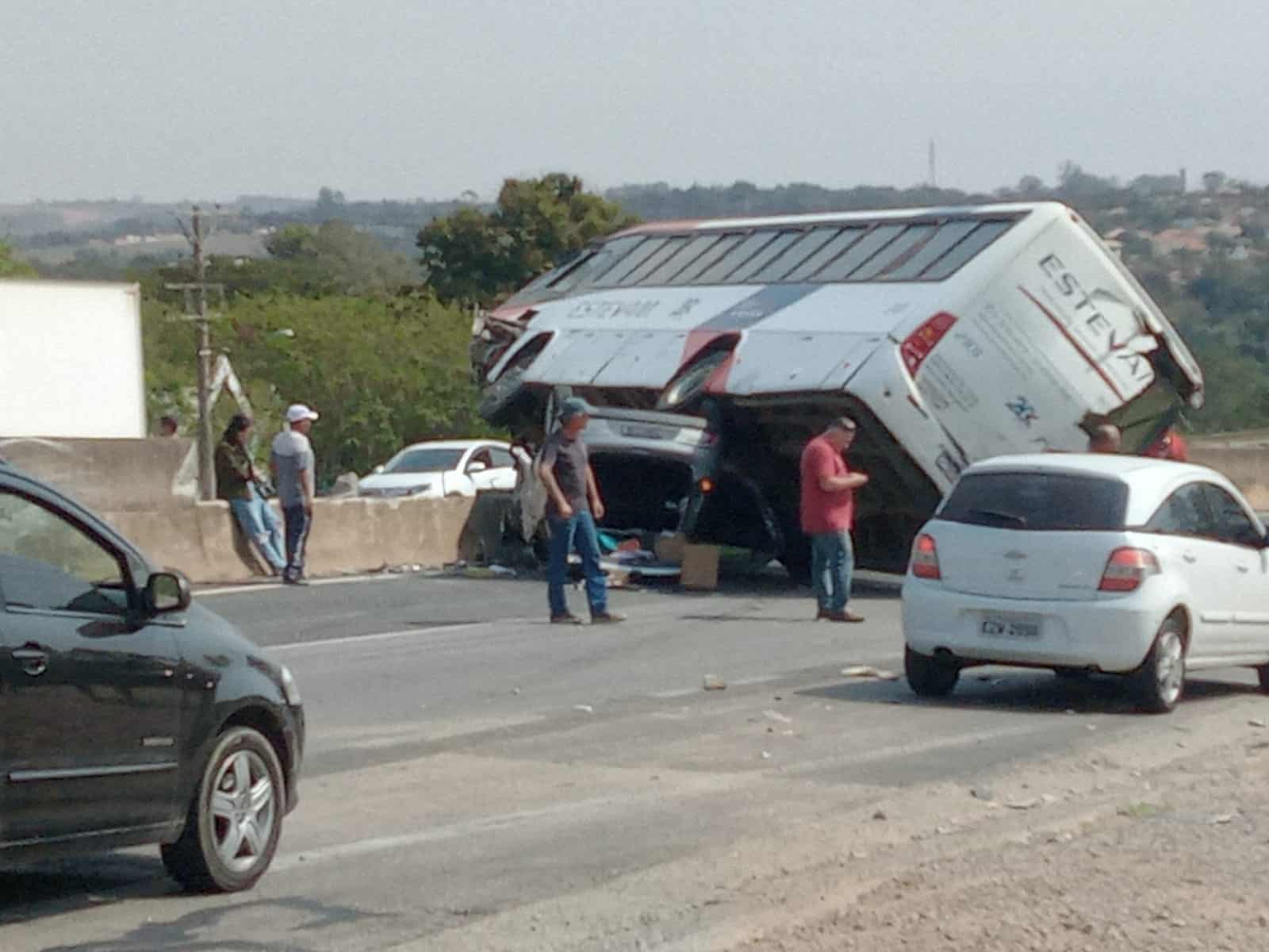 Grave acidente com aproximadamente 10 veículos na Raposo Tavares causa congestionamento em Sorocaba