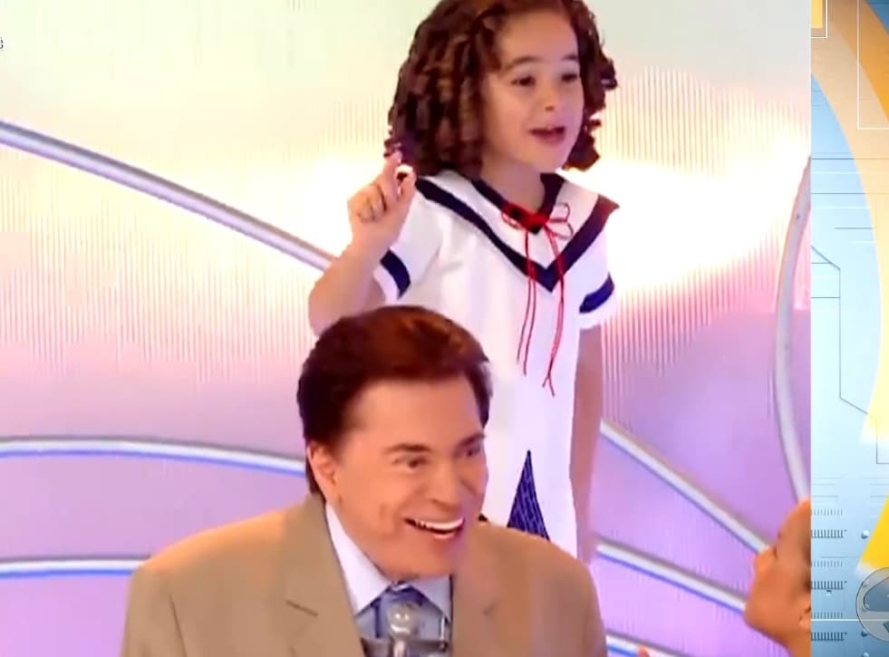 Maísa em um dos momentos engraçados com Silvio Santos.