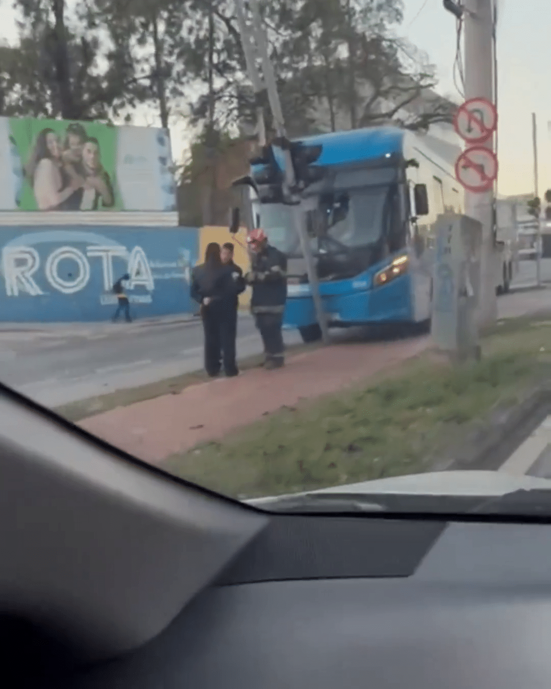 Motorista fica ferido em acidente na Avenida Itavuvu, em Sorocaba