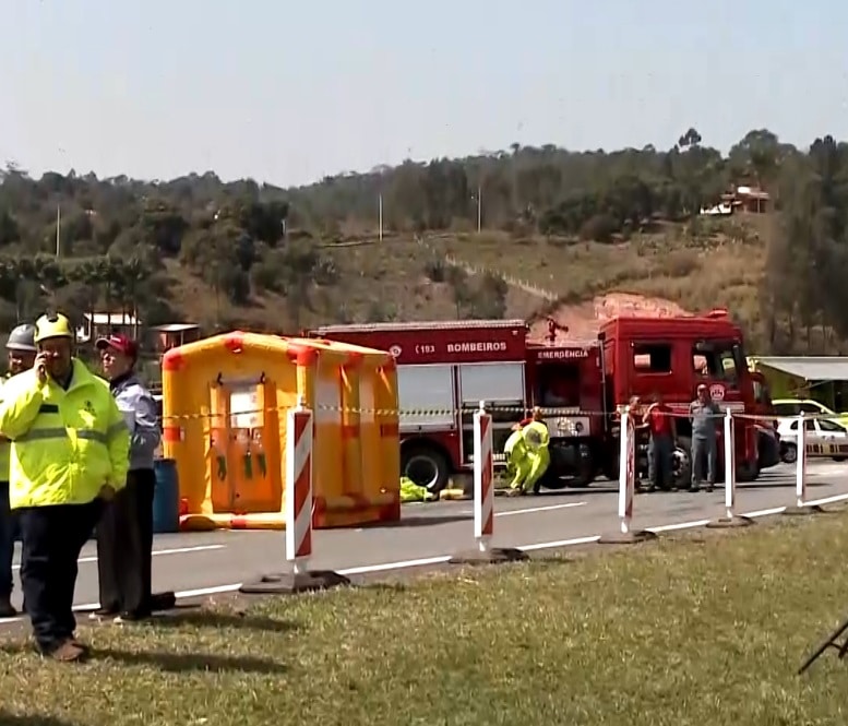 Profissionais participam de treinamento em simulado de acidente em Jundiaí