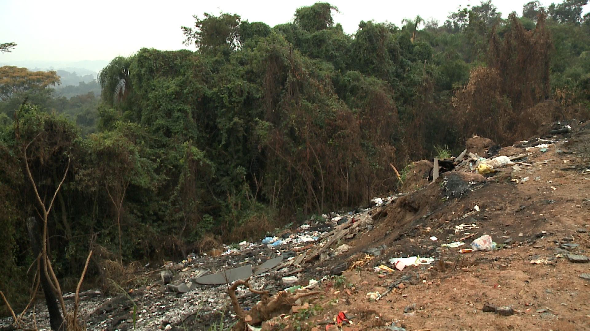 Moradores reclamam de falta de infraestrutura e descarte de lixo na zona industrial de Sorocaba