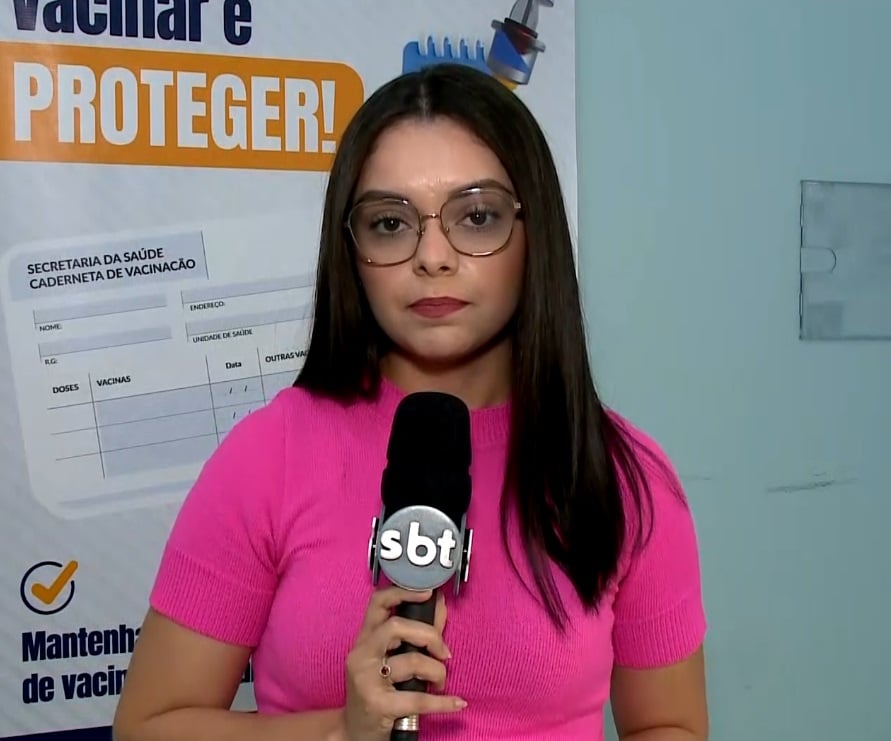 Repórter Fernanda Sena falando sobre a aplicação da vacina contra a dengue em Sorocaba.