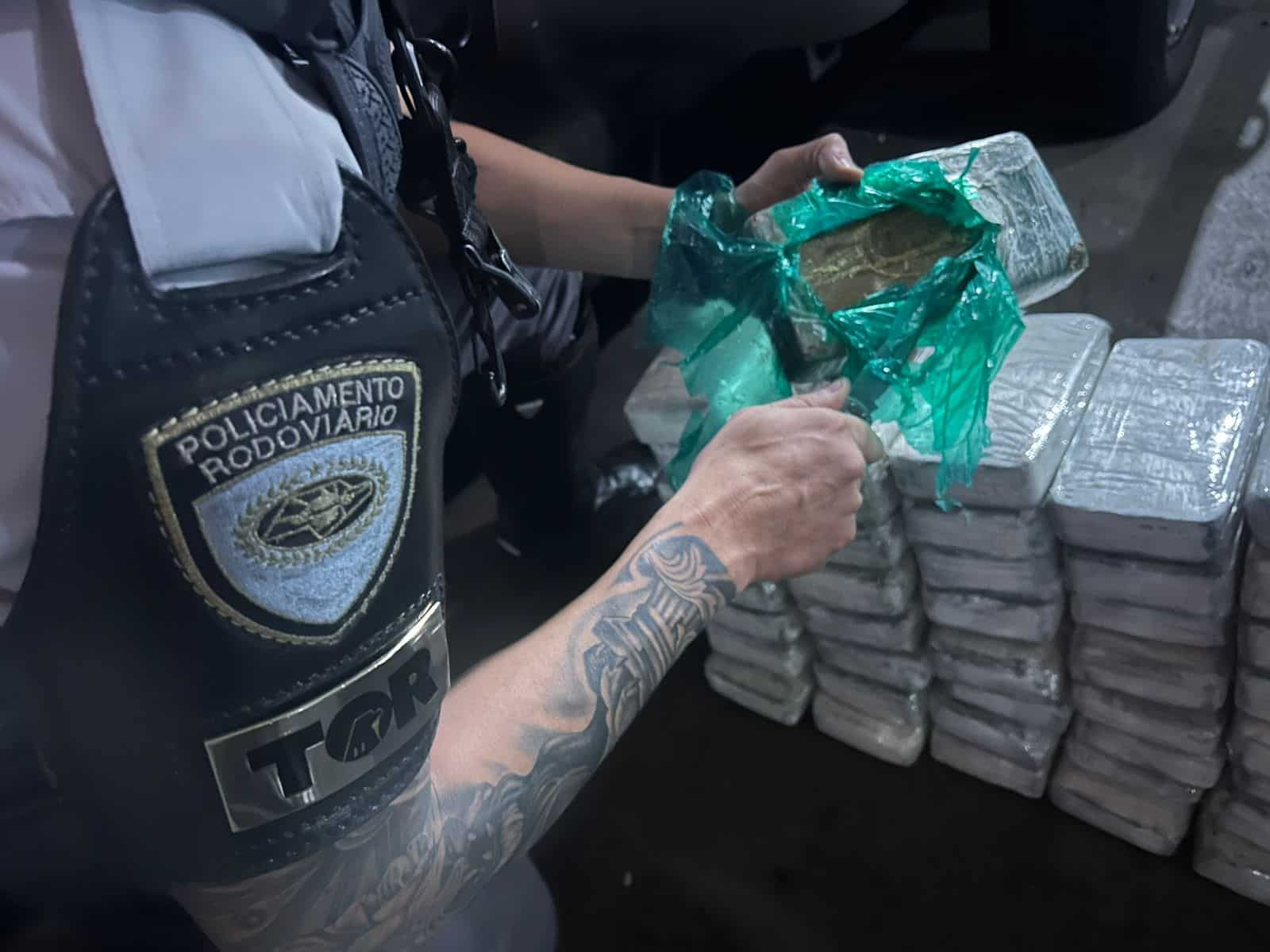 Polícia apreende 71,5 kg de cocaína na Rodovia Castello Branco em Quadra