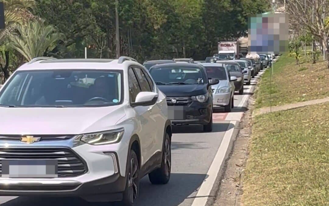 Acidente complica trânsito na Avenida São Paulo, em Sorocaba