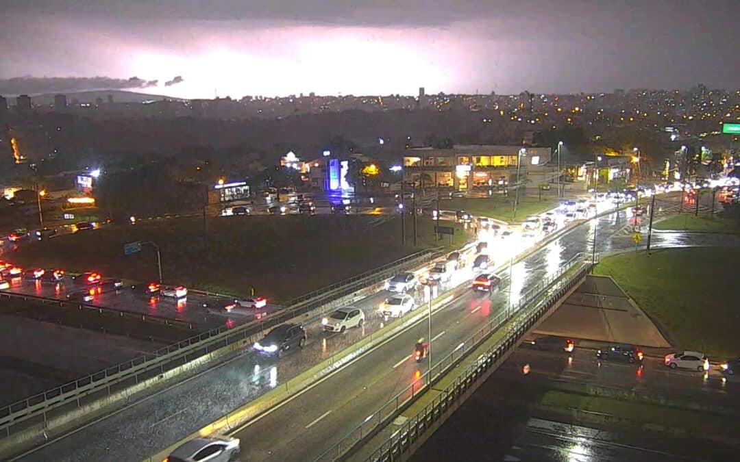 Chuva provoca falta de energia em bairros de Sorocaba